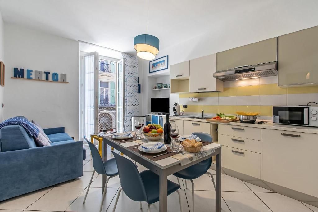 Super Central Apartment with Balcony - Happy Rentals