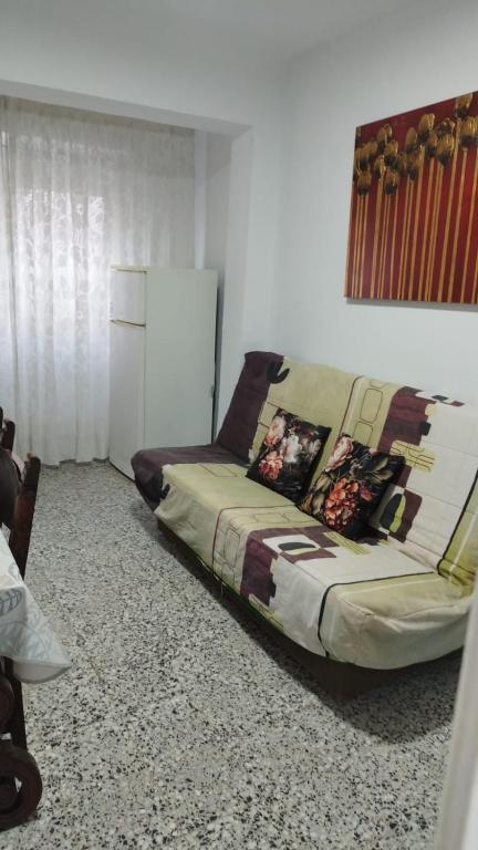 a bedroom with a bed in a room at Playa a dos pasos in Santa Pola