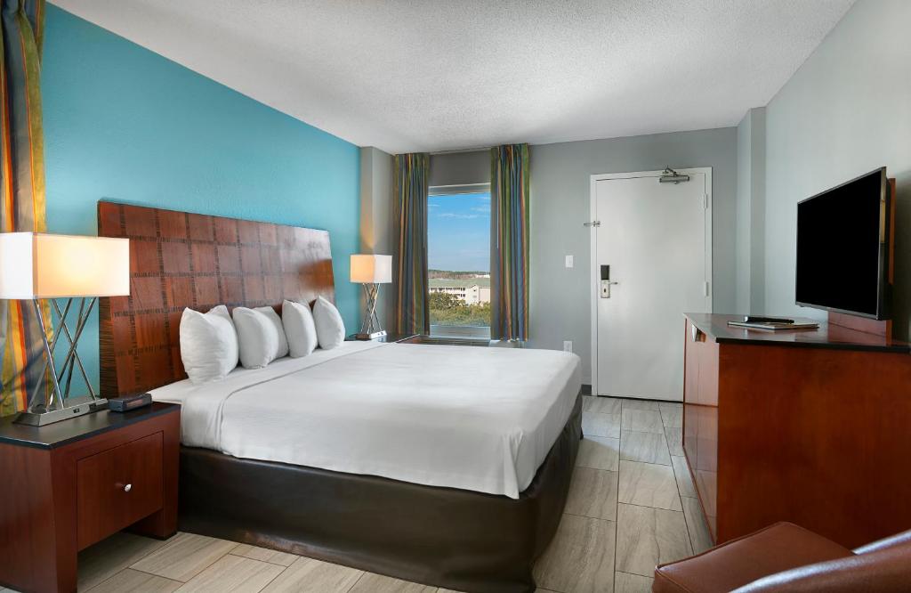 Crown Reef Beach Resort and Waterpark photo