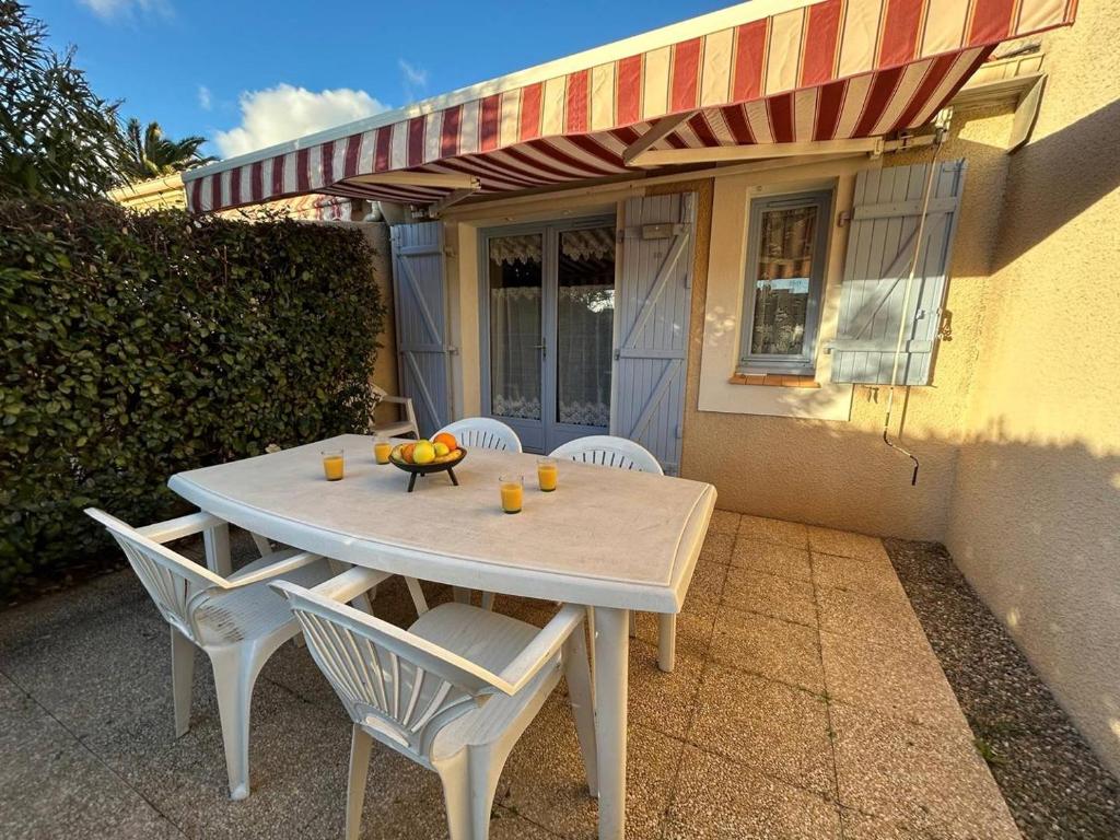 a white table and chairs on a patio at Bret in Valras-Plage
