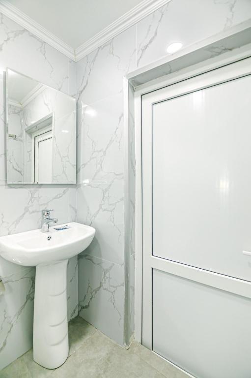 تصویر اتاق‌های RNS Apartment İn The Nizami Street! - تصویر ۲
