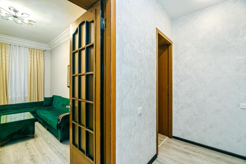 لابی و فضای عمومی RNS Apartment İn The Nizami Street! - تصویر ۵