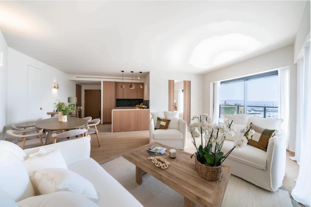 Amazing 2BR renovated - Sea View - Palm Beach