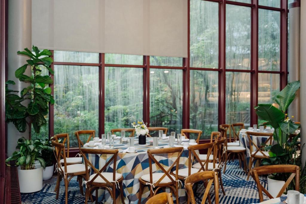 Crowne Plaza Atlanta Perimeter at Ravinia by IHG photo