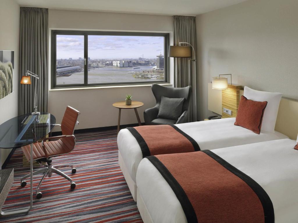 Mövenpick Hotel Amsterdam City Centre photo