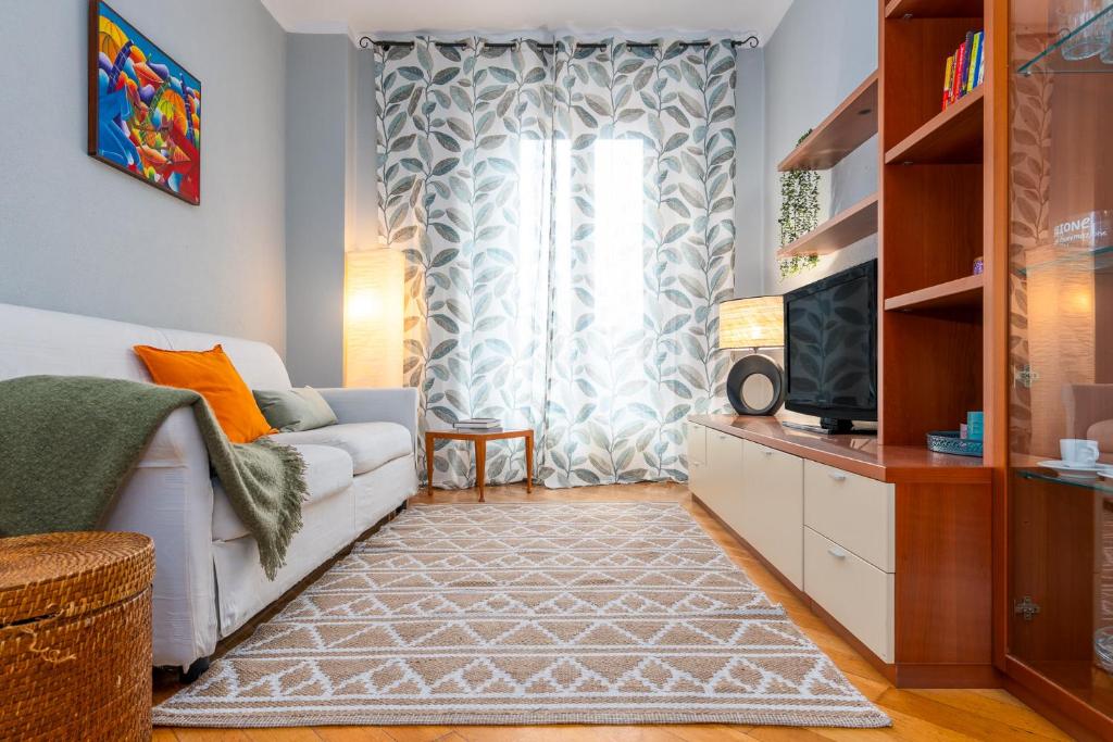 Two-room flat in central Milan near the Duomo
