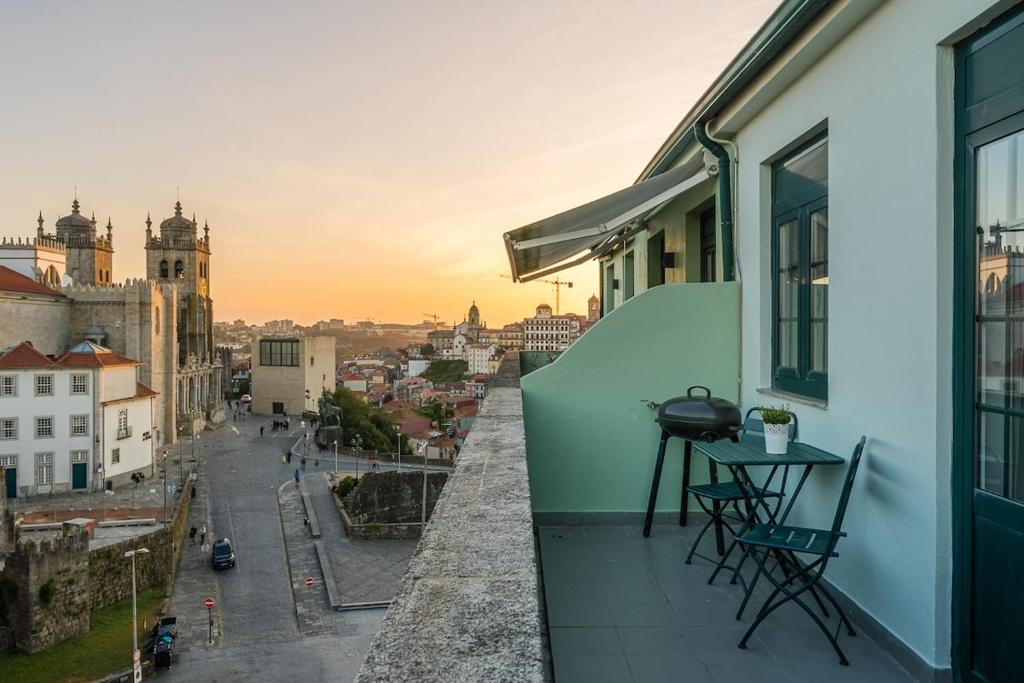 Porto Cathedral View Penthouse with Private Terrace