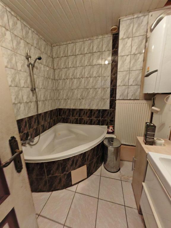 Bet im room lit dans une chambre Bett im Saal – photo 2