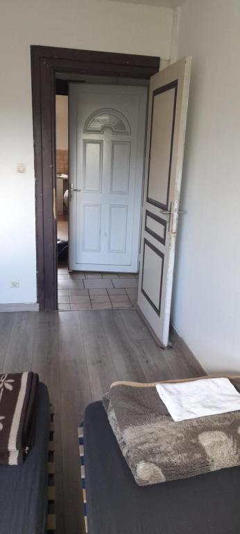 Bet im room lit dans une chambre Bett im Saal – photo 4