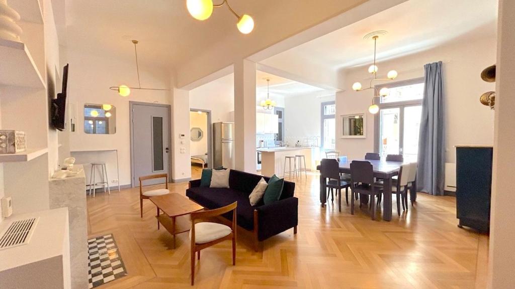 Spacious 5BR near Marina Zea & Votsalakia