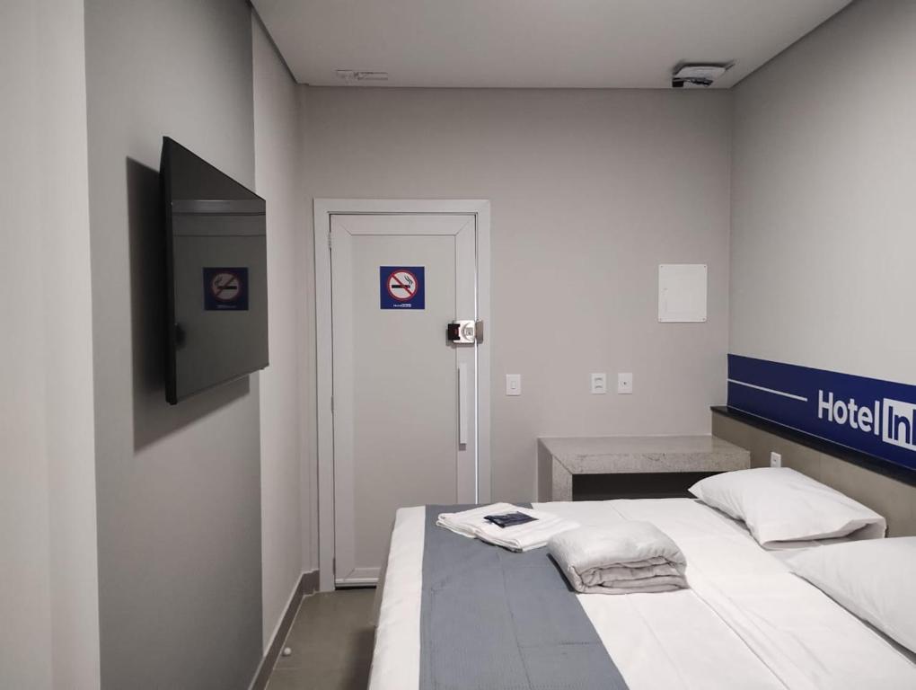 a hospital room with a bed and a tv at Hotel In Box - Salvador - Posto HG in Salvador