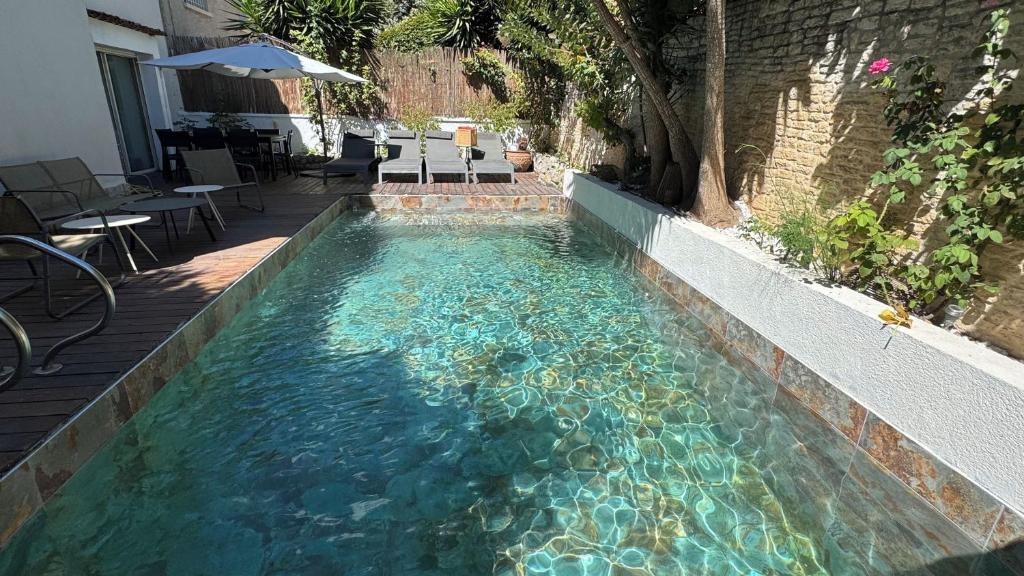 Villa typique et très spacieuse, avec piscine privé en front de mer