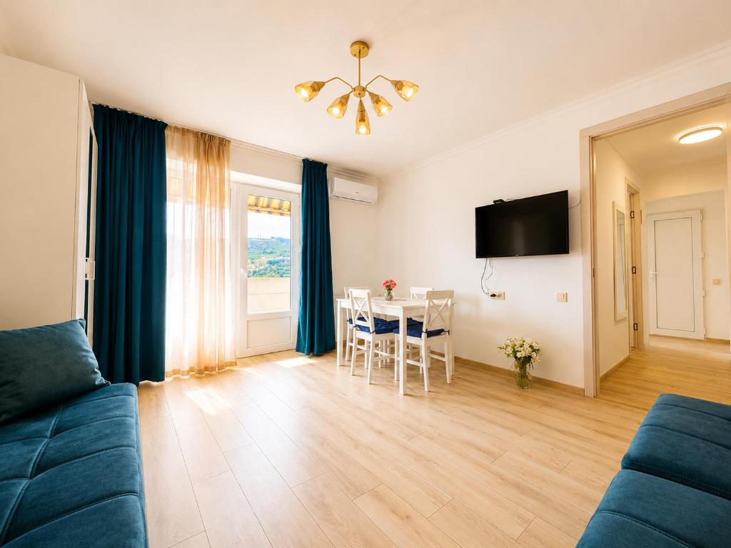 تصویر اتاق‌های Panoramic Tbilisi Views from a Stylish Apartment - تصویر ۲