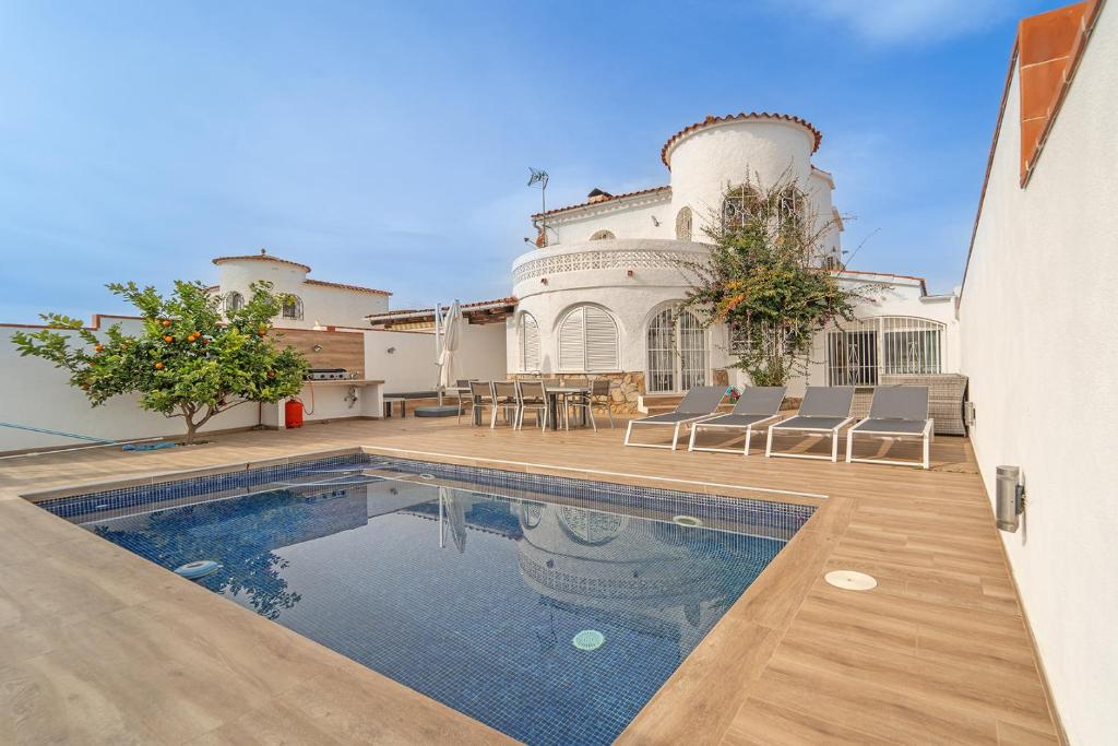 WELCS CASA 385 EMP con piscina y cerca del canal