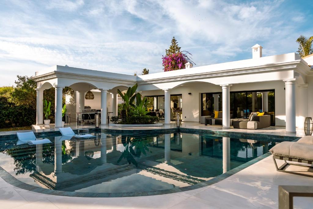 beach-side 5 Bedroom villa