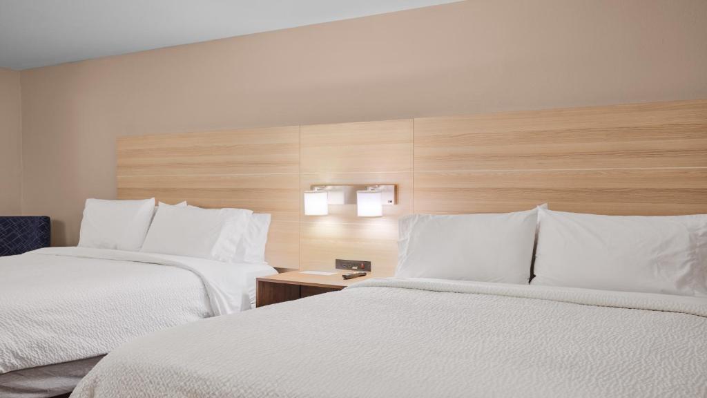Holiday Inn Express Hotel & Suites Milwaukee Airport by IHG - Camera Standard