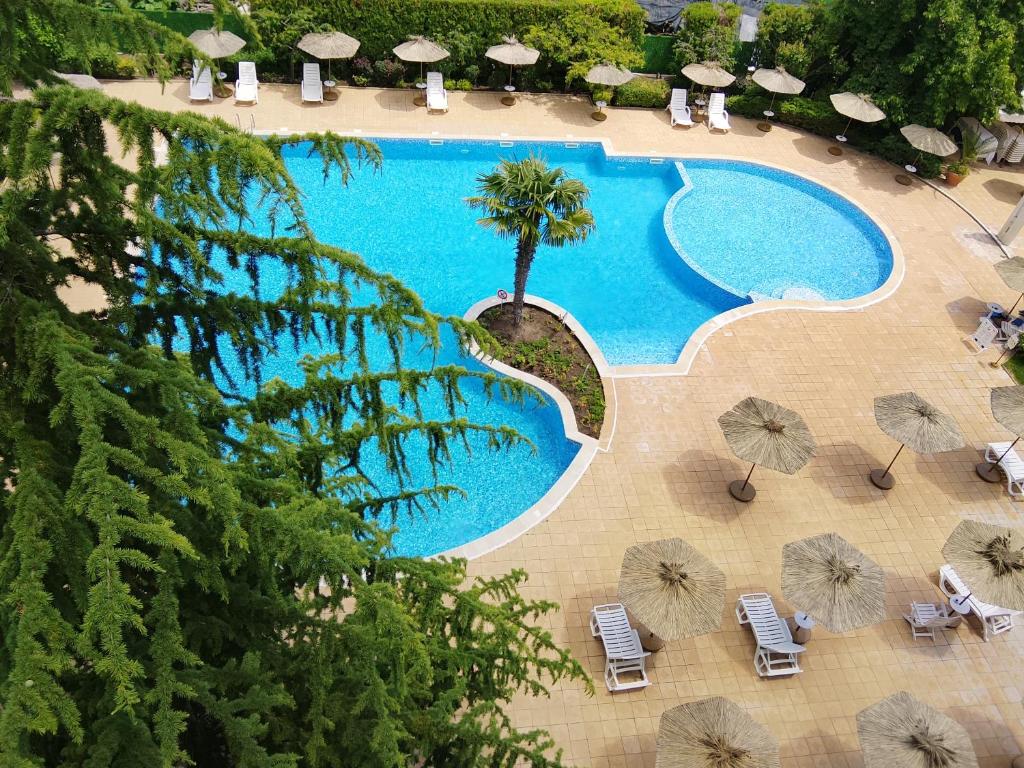 an overhead view of a swimming pool at a resort at Alegria in Varna City