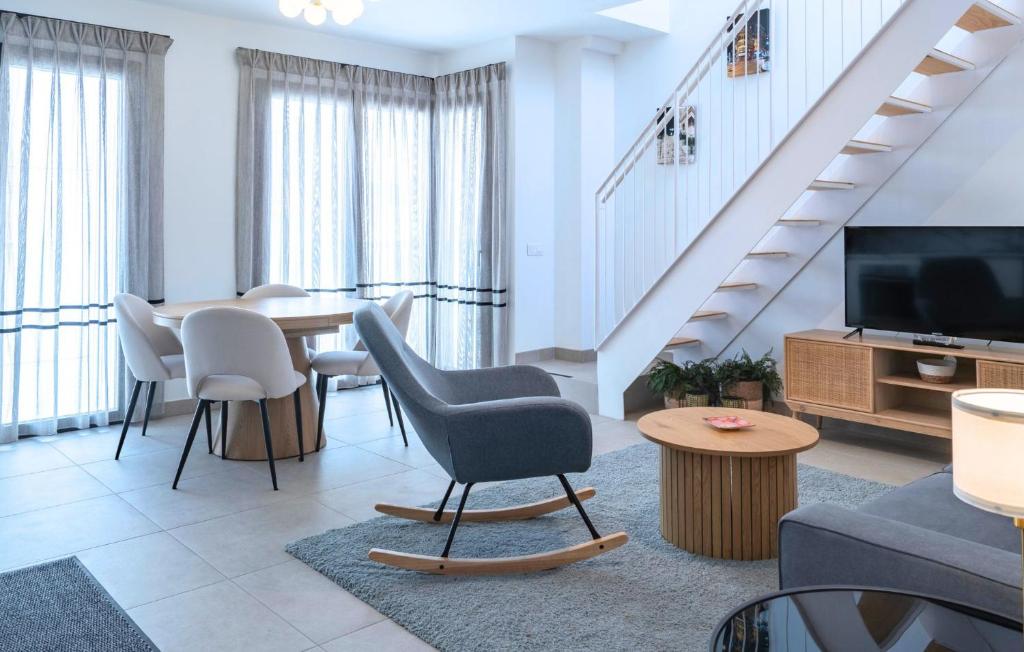 Stylish City-Centre Apartment with Private Terrace, Pool & Parking