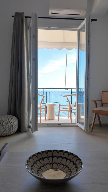 a room with a view of the ocean at To Nisi in Loutraki