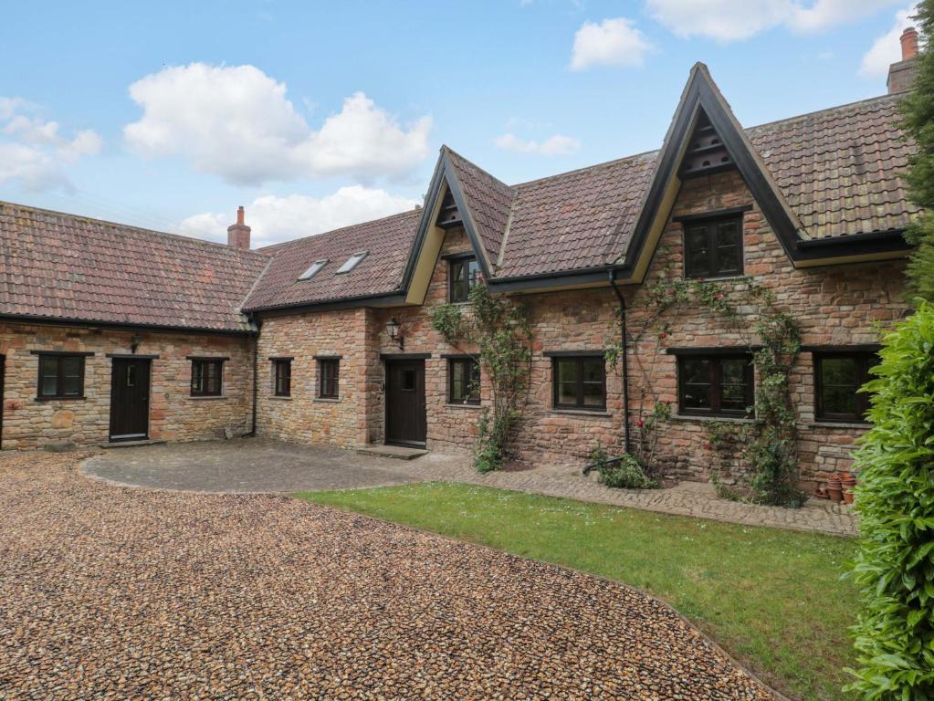 an exterior view of a house with a driveway at Stowey Mead Stables in Bristol
