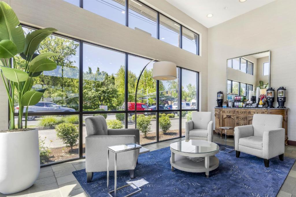 Best Western New Oregon Motel photo
