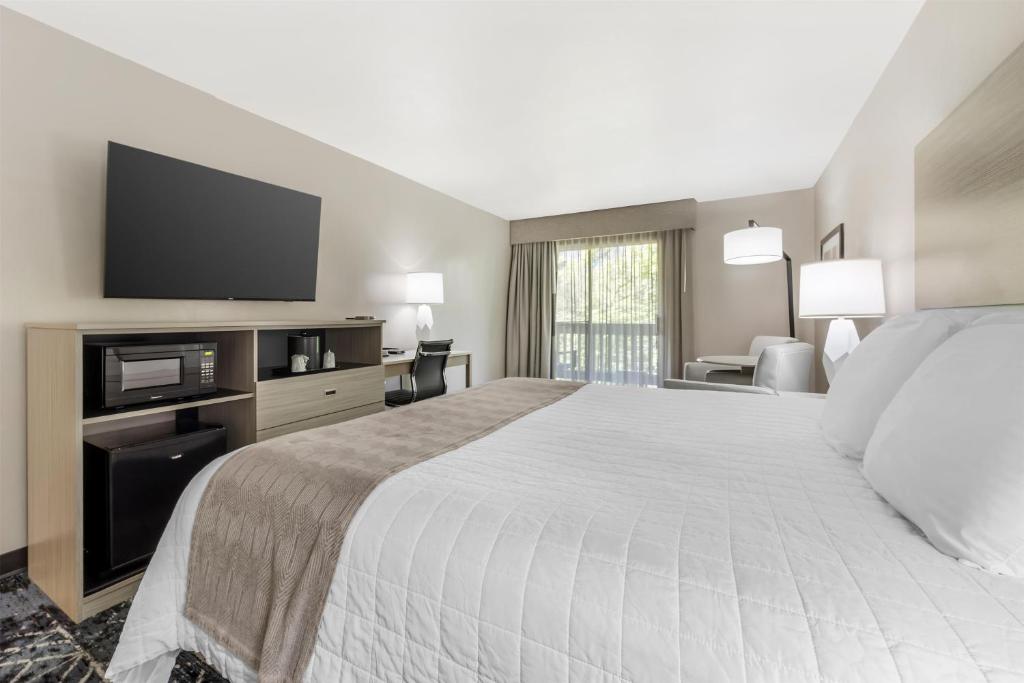 Best Western New Oregon Motel photo