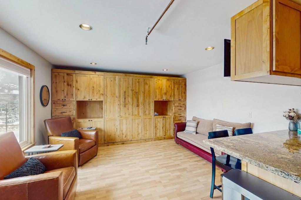 Chateau Studio photo