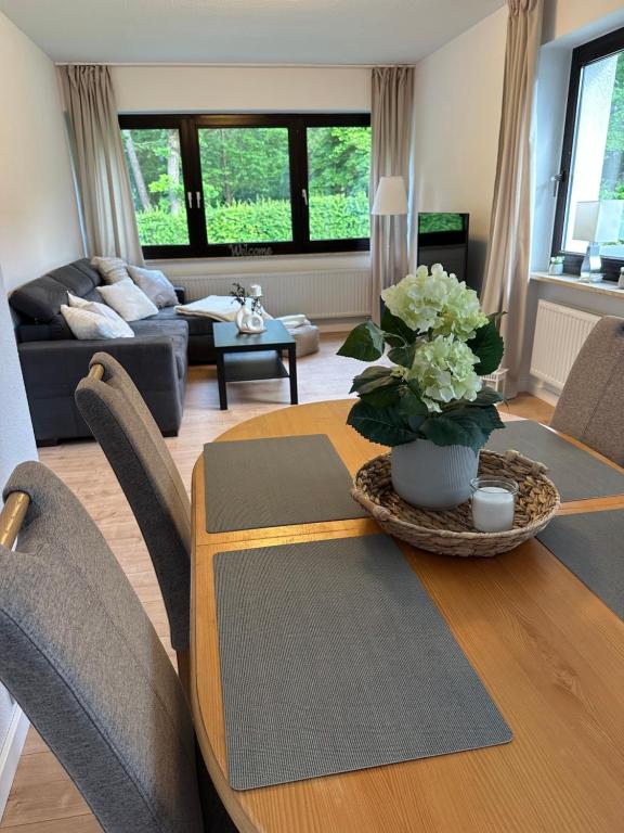 a living room with a table and a couch at Ferienwohnung am Park in Brilon