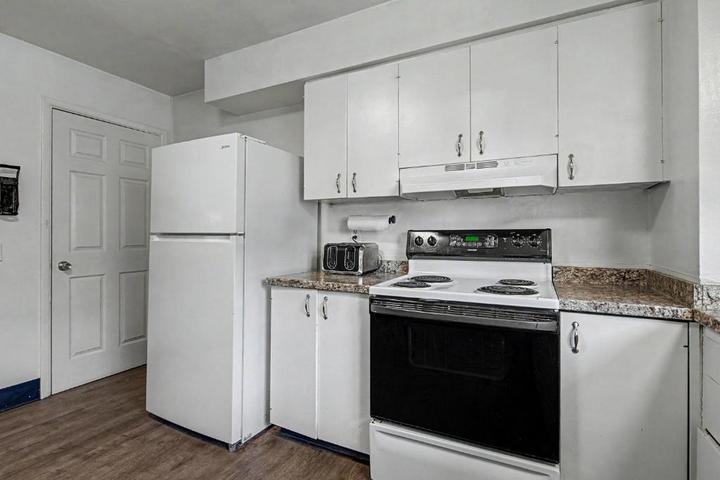 410 e 45th ave unit 4 photo
