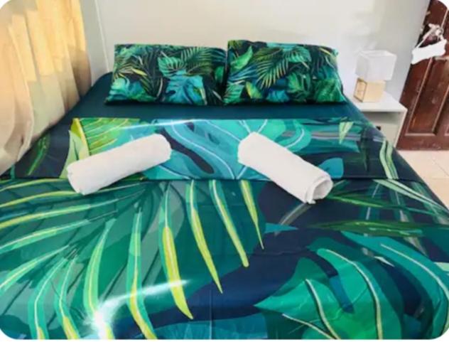 a bed with two paper towels on top of it at F2 Tahiti Lagoon Stays in Punaauia