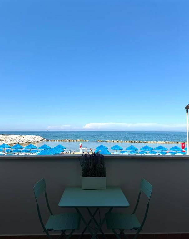 a table and chairs with a view of the beach at Lungomare 83 in Francavilla al Mare