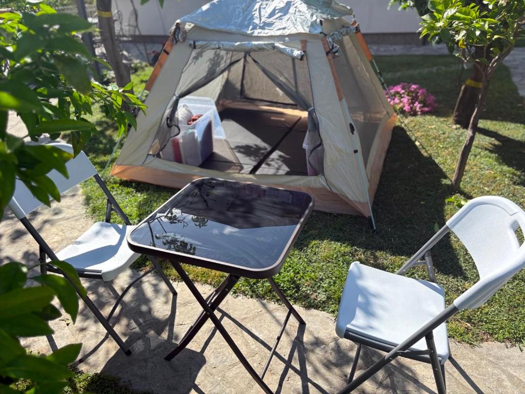 a group of chairs and a tent in a yard at Green Oasis Retreat in Bar