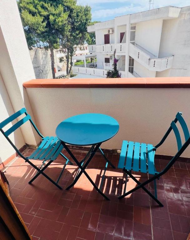 two chairs and a table on a balcony at Lido del Sole bilo 28 in Rodi Garganico