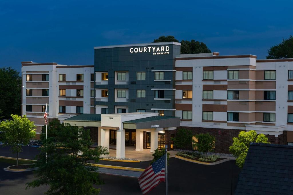 Courtyard Largo Medical Center Drive - Housity