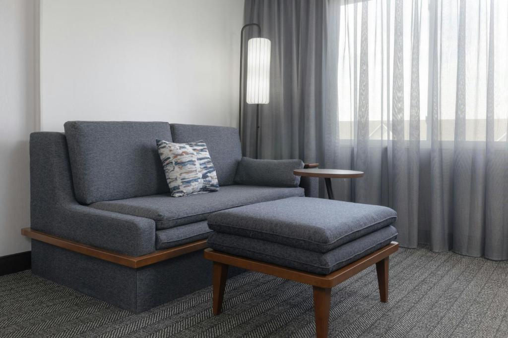 Courtyard Largo Medical Center Drive - King Room With Sofa Bed - Hearing Accessible