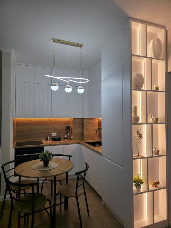a kitchen with a table and chairs in a kitchen at E&O Apartment in Pogradec