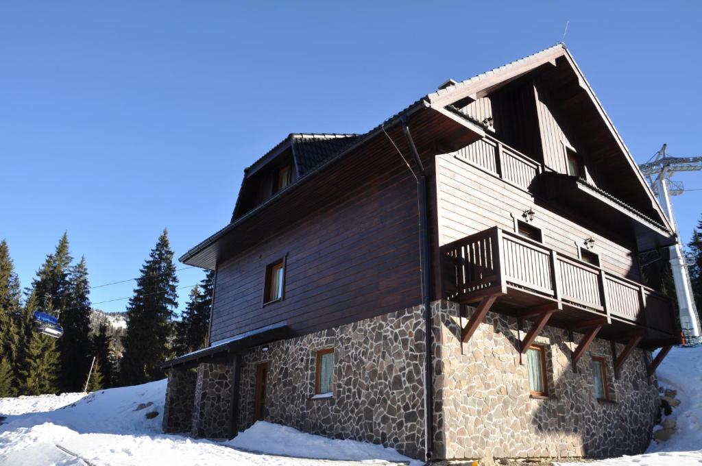 a building with a balcony on the side in the snow at Vera Jasná in Belá