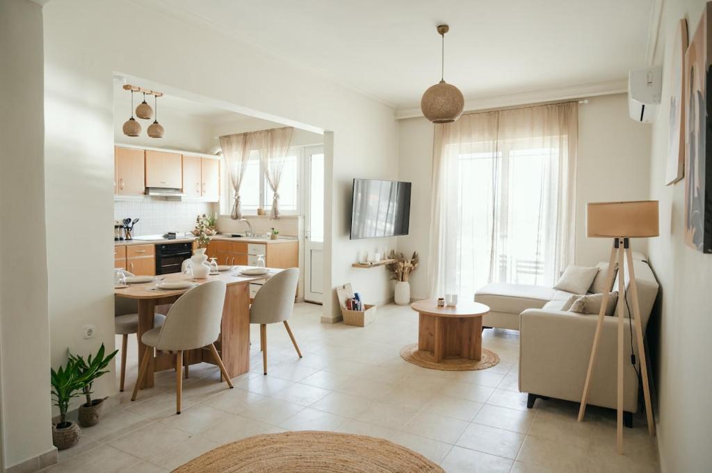 Sea And City View Apartment