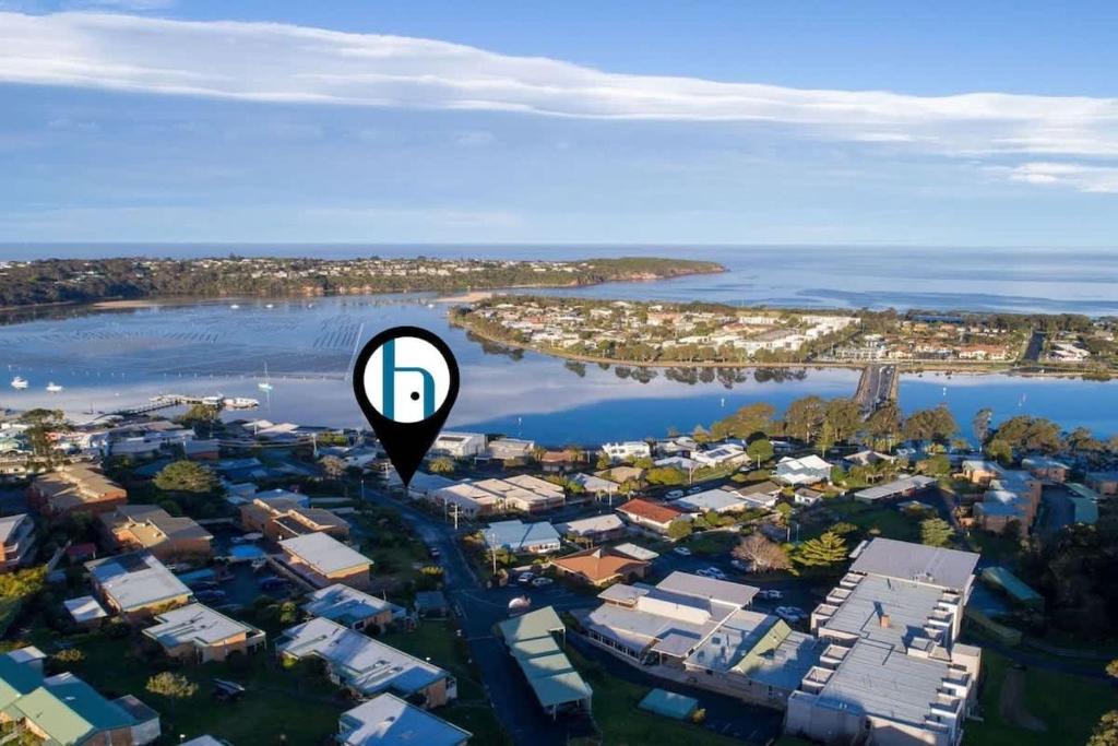 a black circle with the letter p on top of a city at The Escape in Merimbula