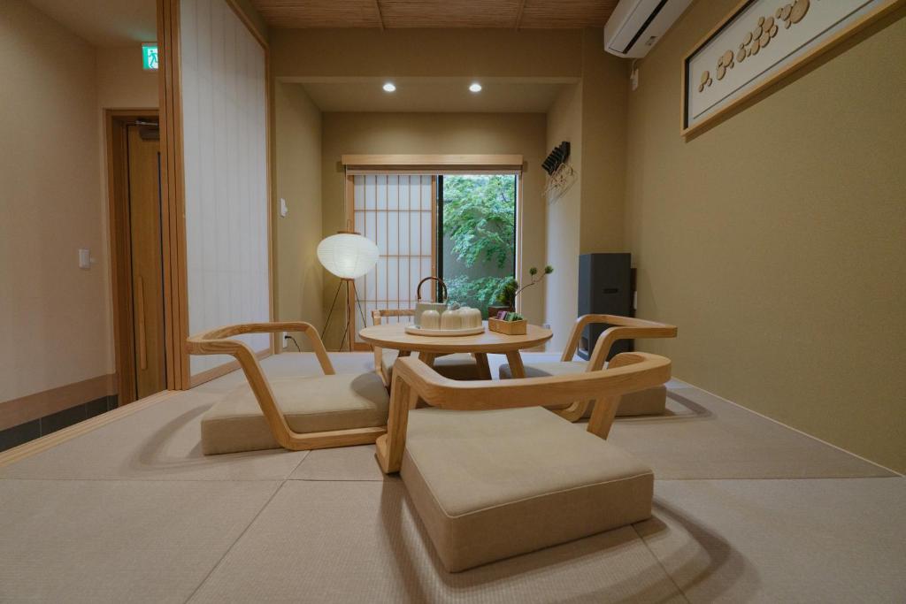 ROSE House Modern Japanese Style Entire House Tatami Mat Room Hinoki Bath Convenient Access to Namba and USJ