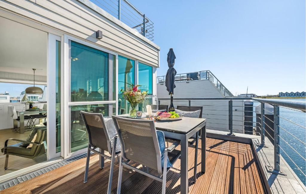 a dining table on a balcony with a view of the water at Seebär in Olpenitz