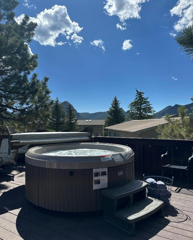 a hot tub sitting on top of a patio at Columbine Inn in Estes Park
