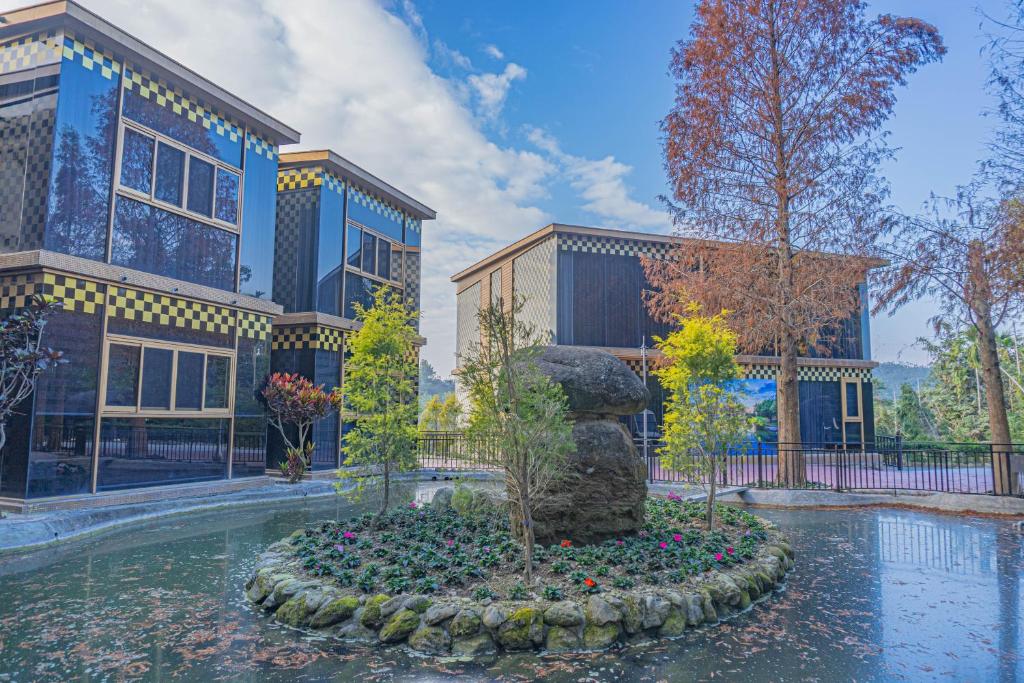a fountain in a courtyard in front of a building at Guilin Thai Impression in Gukeng