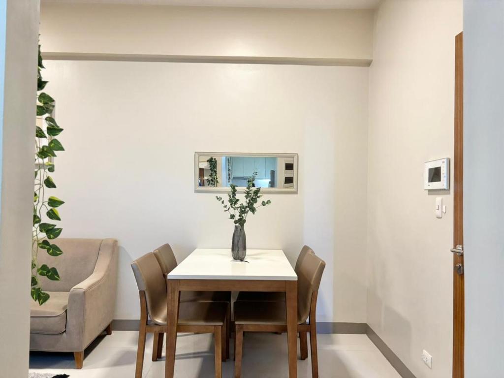 a dining room with a white table and chairs at Spacious 2beds 1bedroom in Punta Engaño
