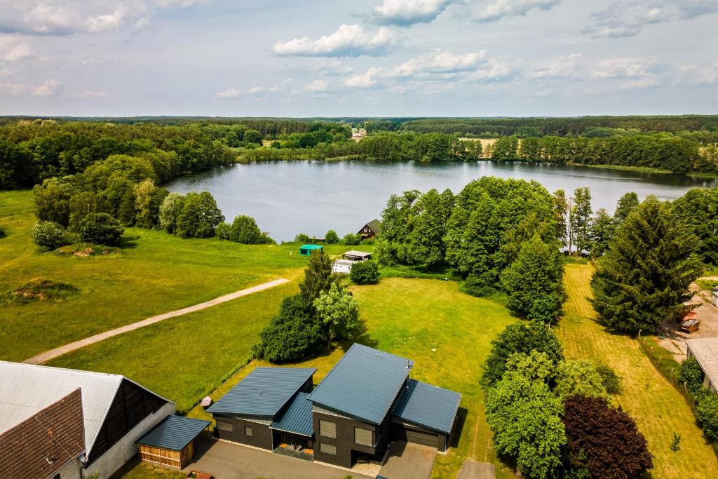 an aerial view of a house and a lake at Ferienwohnung Cleo in Mirow