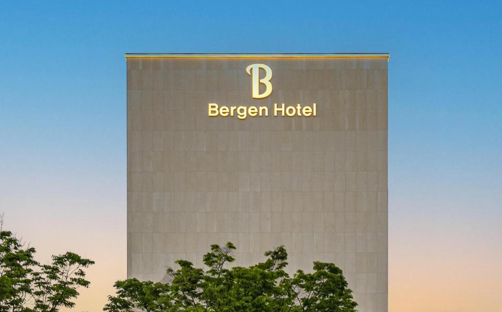 a building with the b beiger hotel written on it at Bergen Hotel Daejeon Yuseong in Daejeon