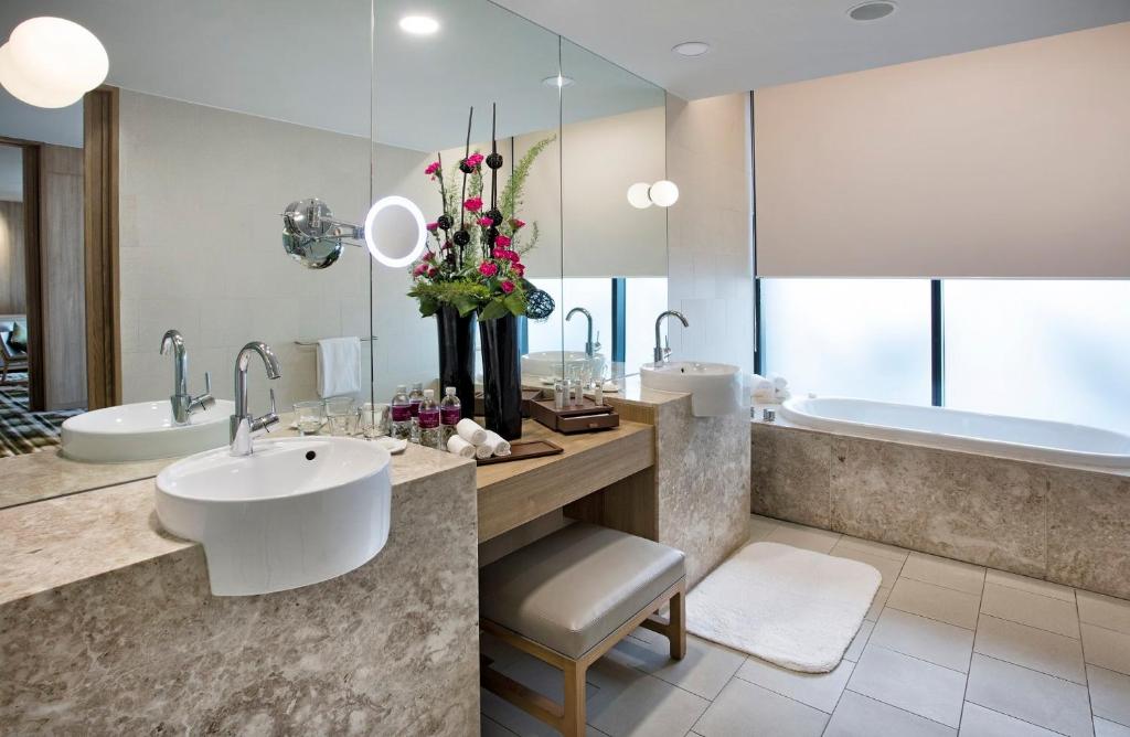 Crowne Plaza Changi Airport by IHG photo
