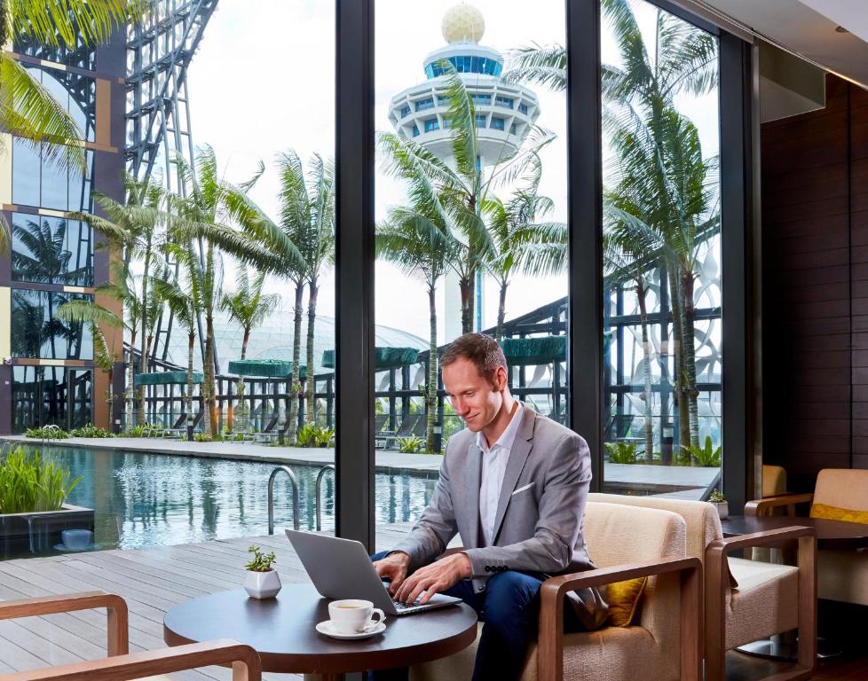 Crowne Plaza Changi Airport by IHG photo