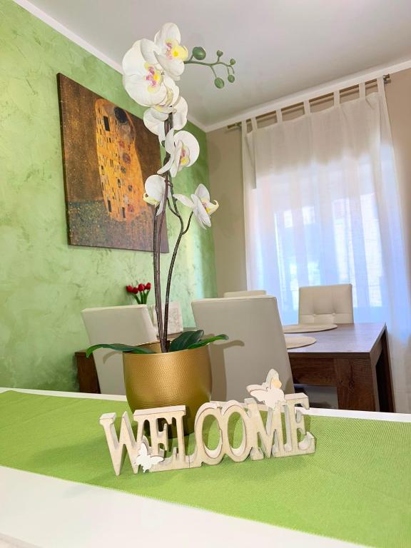 Casa Magenta Apartment 2 - Housity