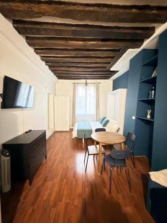 Prime Vibrant District - 15 Min Walk to the Louvre - Amazing Area